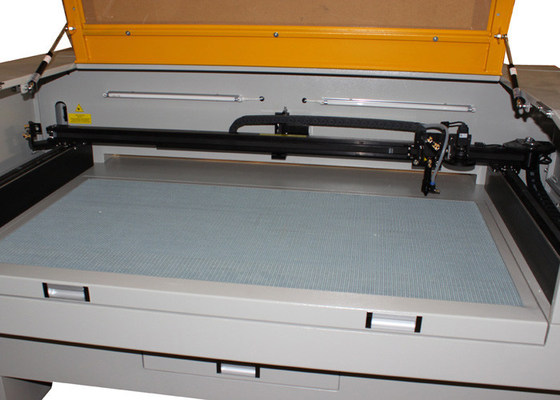 CCD camera Co2 Laser Cutting Machine Cut Woven Small Labels and Trademarks